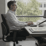 uncodiscarthrose et travail, salarié en bureau ergonomique
