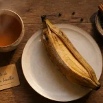 Banane bouillie bienfaits santé sur table rustique