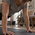 Faire du gainage tous les jours : planche haute sur tapis de sport